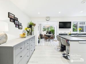 Kitchen/Breakfast Room- click for photo gallery